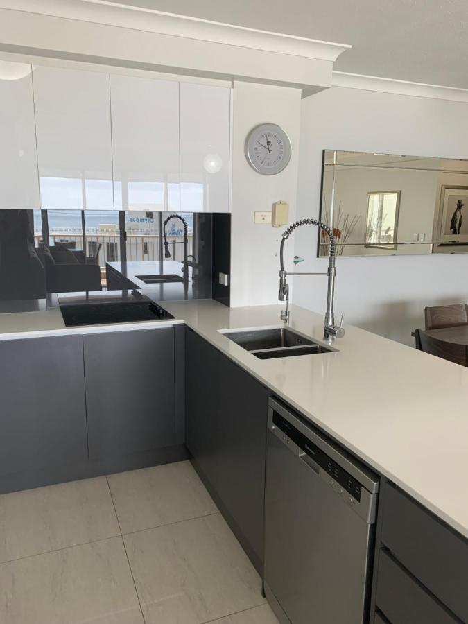 Stunning 2 Bedroom Ocean View Apartment Gold Coast Exterior foto